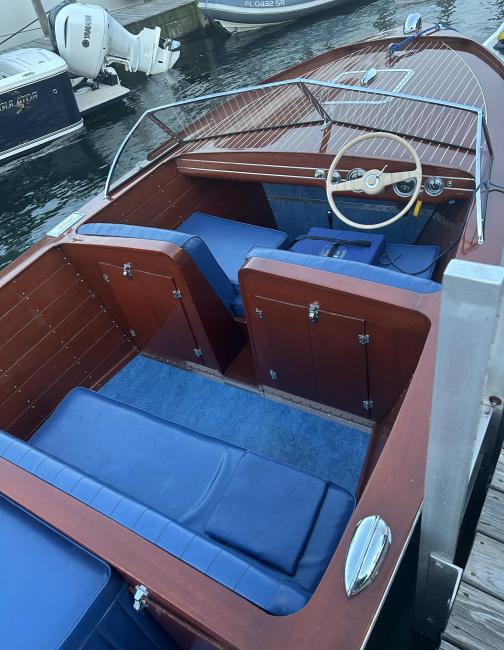 1948 22' Chris Craft Sportsman , view inside