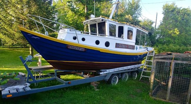 St-Pierre Dory 26' 2005, on the hard, port side view