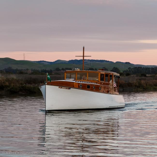 1929 Stephens Cruiser, in water port side bow view