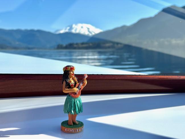 Albury Brothers Runabout, hula girl figurine on board boat 