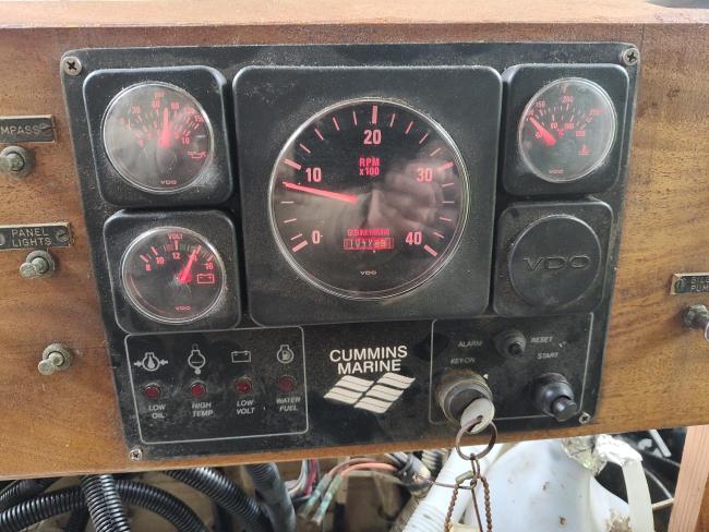 Cummins 6B5.9m with gear