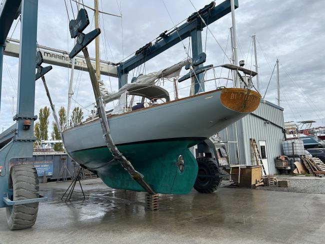 41' K Aage Nielsen sloop 324-A BUTTERFLY, suspended on lift full keel view stern port side